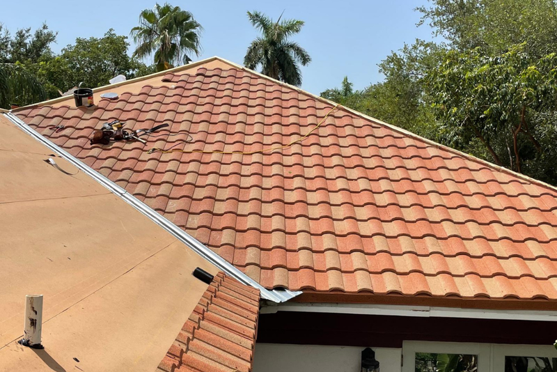 Why You Should Consider a Metal Tile Roof in Florida